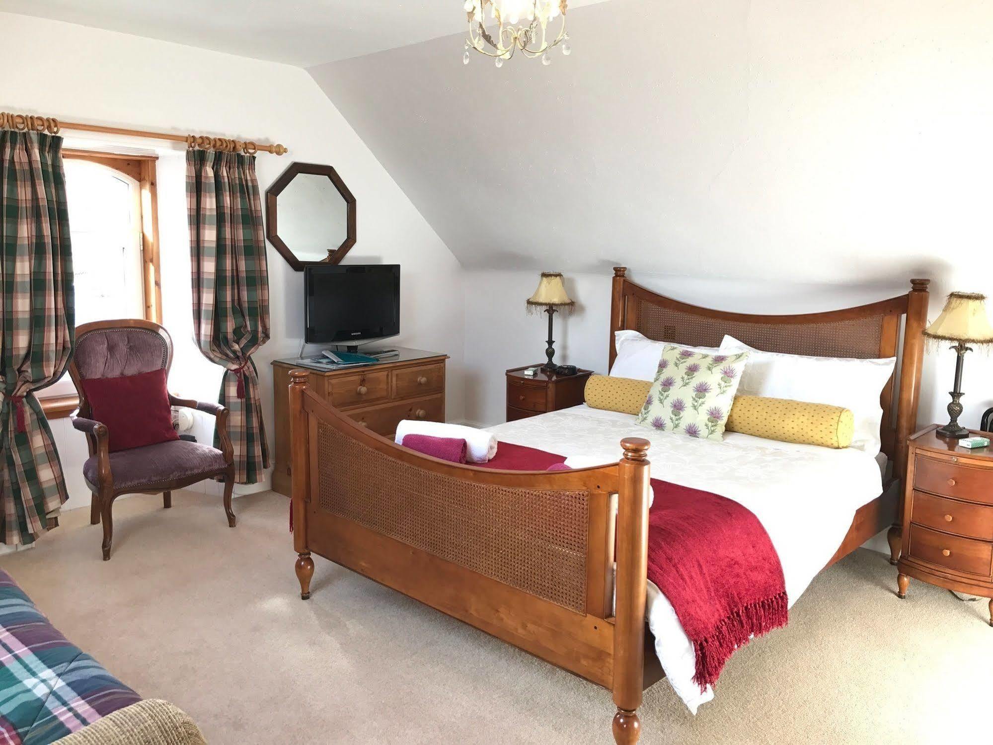 Rossmor Bed & Breakfast Grantown-on-Spey Екстериор снимка