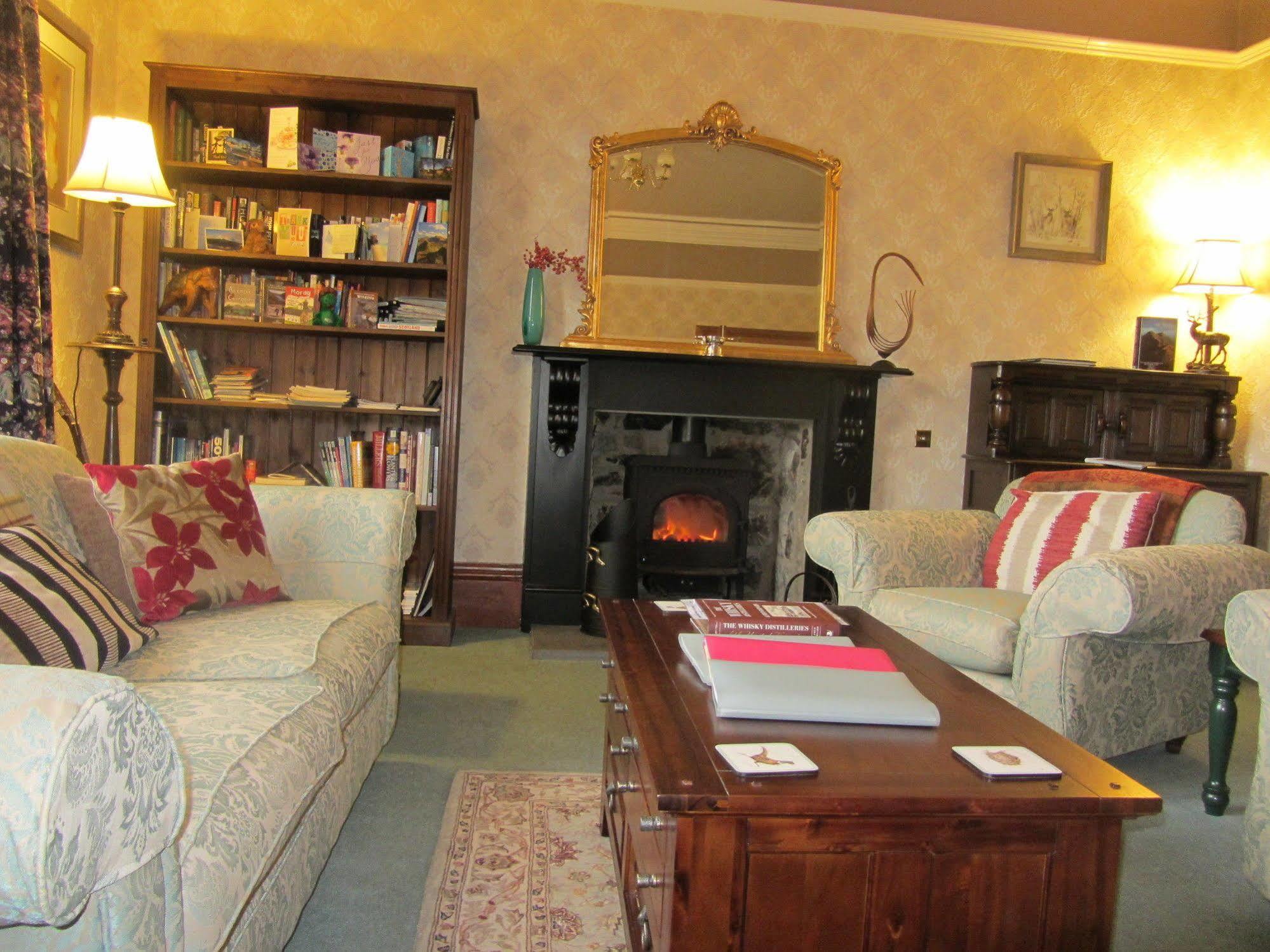 Rossmor Bed & Breakfast Grantown-on-Spey Екстериор снимка