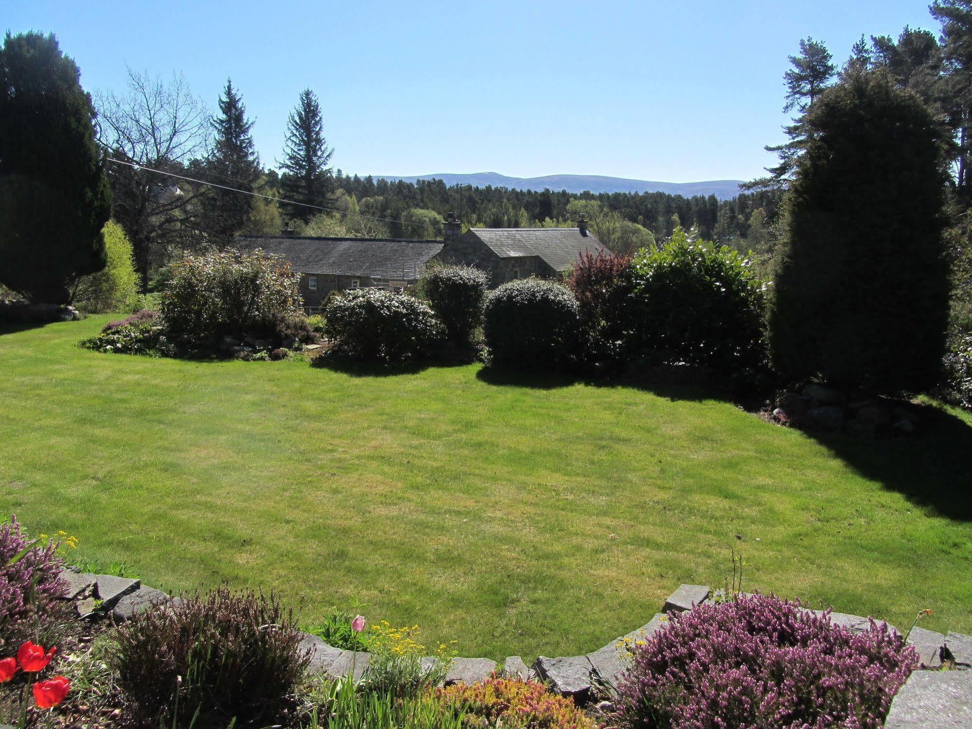 Rossmor Bed & Breakfast Grantown-on-Spey Екстериор снимка